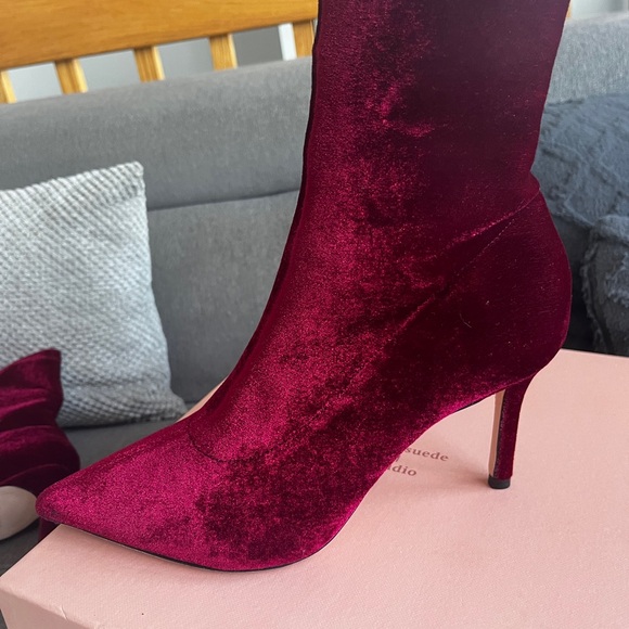 BLACK SUEDE STUDIO VELVET ANKLE BOOTS SIZE 9- burgundy-style name -CHARLIE - Picture 3 of 9